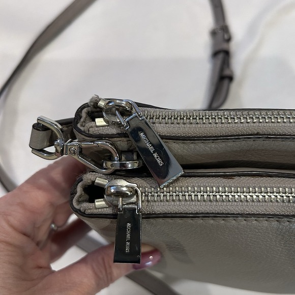 Michael Kors Shoulder Cross Bag Gray ‎ Pebble Leather 32S7SAFC3L Tag Double Zip - Picture 3 of 14